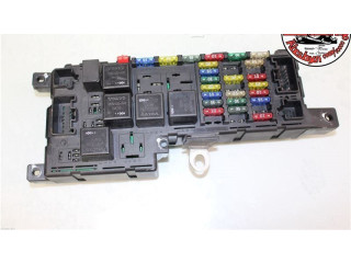 Блок предохранителей 30728008 Volvo S60