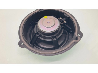 Громкоговоритель (громкоговорители) в задних дверях