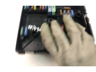 Блок предохранителей 2K5970331R Volkswagen Caddy