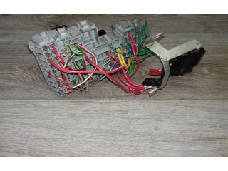 Блок предохранителей 8690698   Volvo V70    