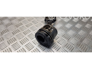  Поршень с шатуном    Volkswagen PASSAT B4  