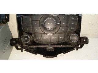 Радио/ проигрыватель CD/DVD / навигация