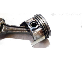 Píst KIA Clarus pro benzínový motor 2.0