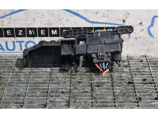 Блок предохранителей  8253T01   Ford Ranger    