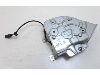 Замок багажника 2K5827201C    Volkswagen Caddy 2011 - 2016 года