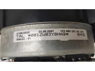 Подушка безопасности водителя 1Z0880201AE Skoda Octavia Mk2 (1Z)