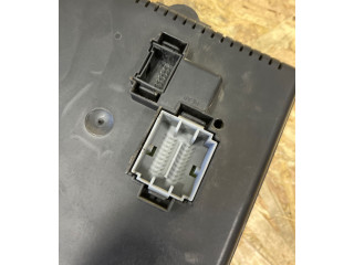 Блок предохранителей 28017881, 30728512 Volvo V70