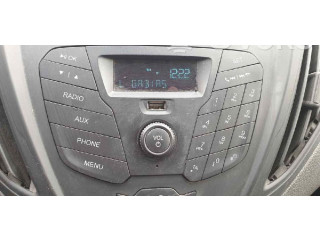 Радио/ проигрыватель CD/DVD / навигация