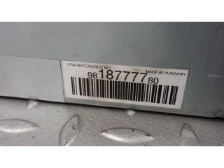 Радио/ проигрыватель CD/DVD / навигация