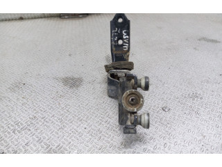 Zámek zadních dveří 2K0843336A Volkswagen Caddy 2005