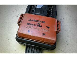 Блок предохранителей MB953355, 0G040104   Mitsubishi Carisma    