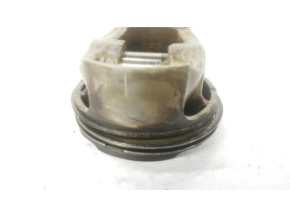 Píst 11257613626 BMW X6 E71 pro benzínový motor 4.4