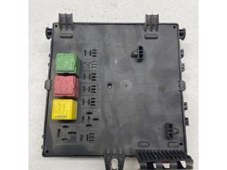 Блок предохранителей 13112912, 00126330 Vauxhall Vectra C