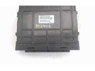 Блок управления двигателя MR420880, e2t71575 Mitsubishi Montero