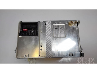 Радио/ проигрыватель CD/DVD / навигация