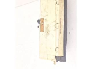 Přístrojová deska Volkswagen PASSAT B3 1990 81117621