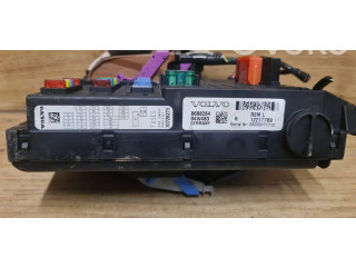 Блок предохранителей  8688264   Volvo V70    