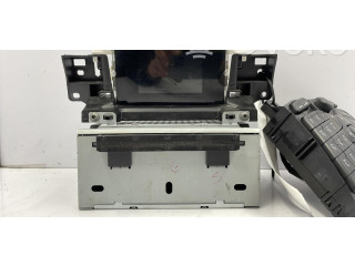 Радио/ проигрыватель CD/DVD / навигация