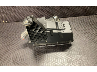 Блок предохранителей 30728132 Volvo S80