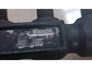 Топливная рампа 9654592680   Citroen C4 I 1.6 