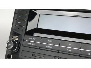 Радио/ проигрыватель CD/DVD / навигация