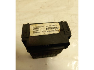 Блок предохранителей 9452772, 00W031   Volvo V70    