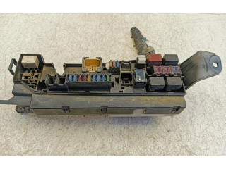 Блок предохранителей    Toyota Corolla Verso E121    