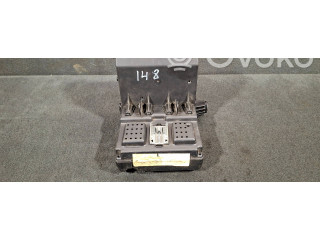 Блок предохранителей 30728542, 05W365 Volvo S60