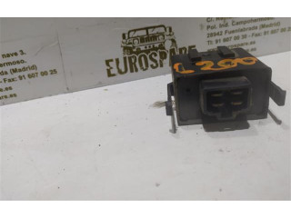 Блок предохранителей MD142382 Mitsubishi L200