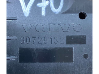 Блок предохранителей  30728132   Volvo V70    