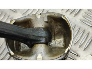 Píst Mercedes-Benz A W176 pro benzínový motor 1.6