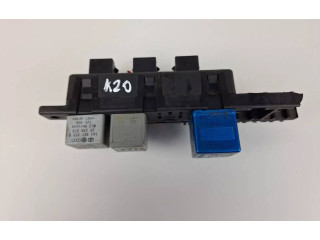 Блок предохранителей  8L0941822A   Audi A6 S6 C5 4B    