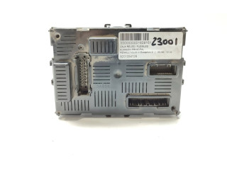 Блок предохранителей 8201054128 Renault Clio III