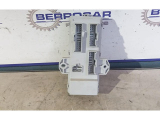 Блок предохранителей 911713E921   KIA Sorento    