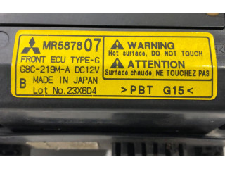 Блок предохранителей MR587807 Mitsubishi Outlander