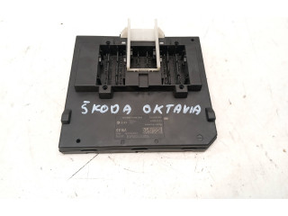Блок комфорта 5Q0937084AQ Skoda Octavia Mk3 (5E)