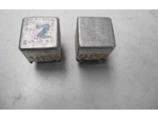 Pojistková skříňka Řídící jednotka BSM 015420219, 4RD00412200 Mrcedes-Benz E W124 1988