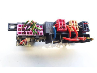 Блок предохранителей 8l0941822 Volkswagen Golf IV