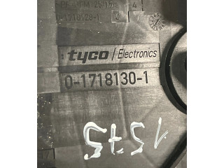 Блок предохранителей 17181281, 017181301 Volkswagen Golf Plus