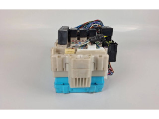 Блок предохранителей MR587655 Mitsubishi Grandis