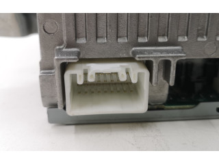 Радио/ проигрыватель CD/DVD / навигация