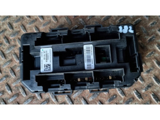 Pojistková skříňka 9389068 BMW 2 F22 F23 2019