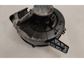 Вентилятор печки       Skoda Rapid (NH)