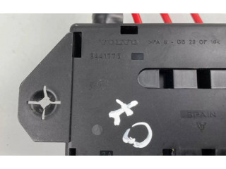 Блок предохранителей 9162323, 9441776 Volvo V70