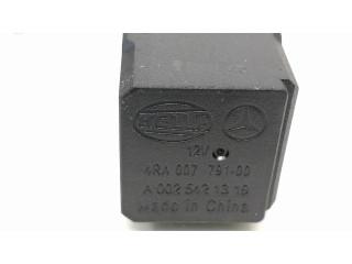 Pojistková skříňka 016706581, A0025422619 Mercedes-Benz E W212 2010