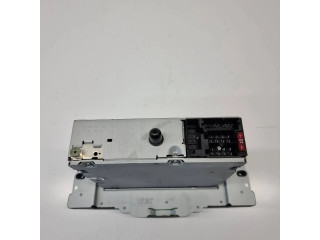 Радио/ проигрыватель CD/DVD / навигация