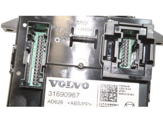 Блок управления климат-контролем 31690967   Volvo XC40