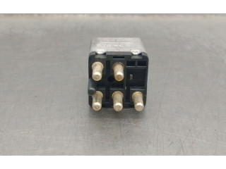 Pojistková skříňka 0015420219, 4RD00412200 Mercede-Benz S W126 1988