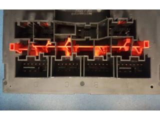 Блок предохранителей  3C0937049E, 28022870   Skoda Octavia Mk2 (1Z)    