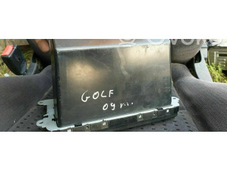 Радио/ проигрыватель CD/DVD / навигация